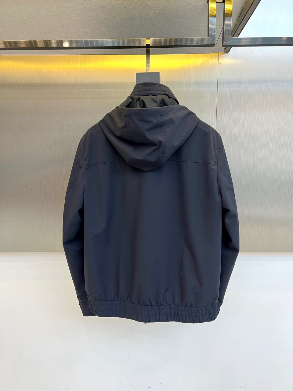 Brunello Cucinelli-BC、2026春夏新品连帽夹克，以意式极简重塑休闲风尚。色调沉稳高