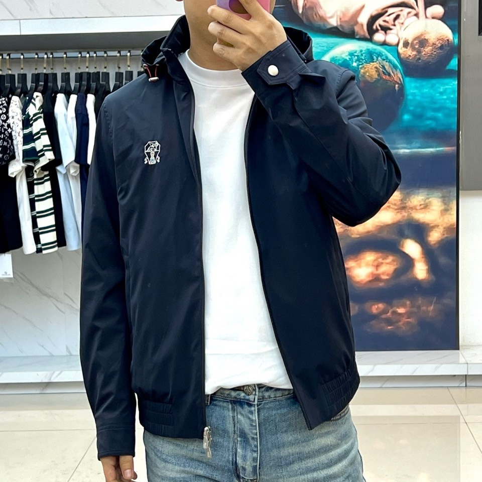 Brunello Cucinelli-BC、2026春夏新品连帽夹克，以意式极简重塑休闲风尚。色调沉稳高