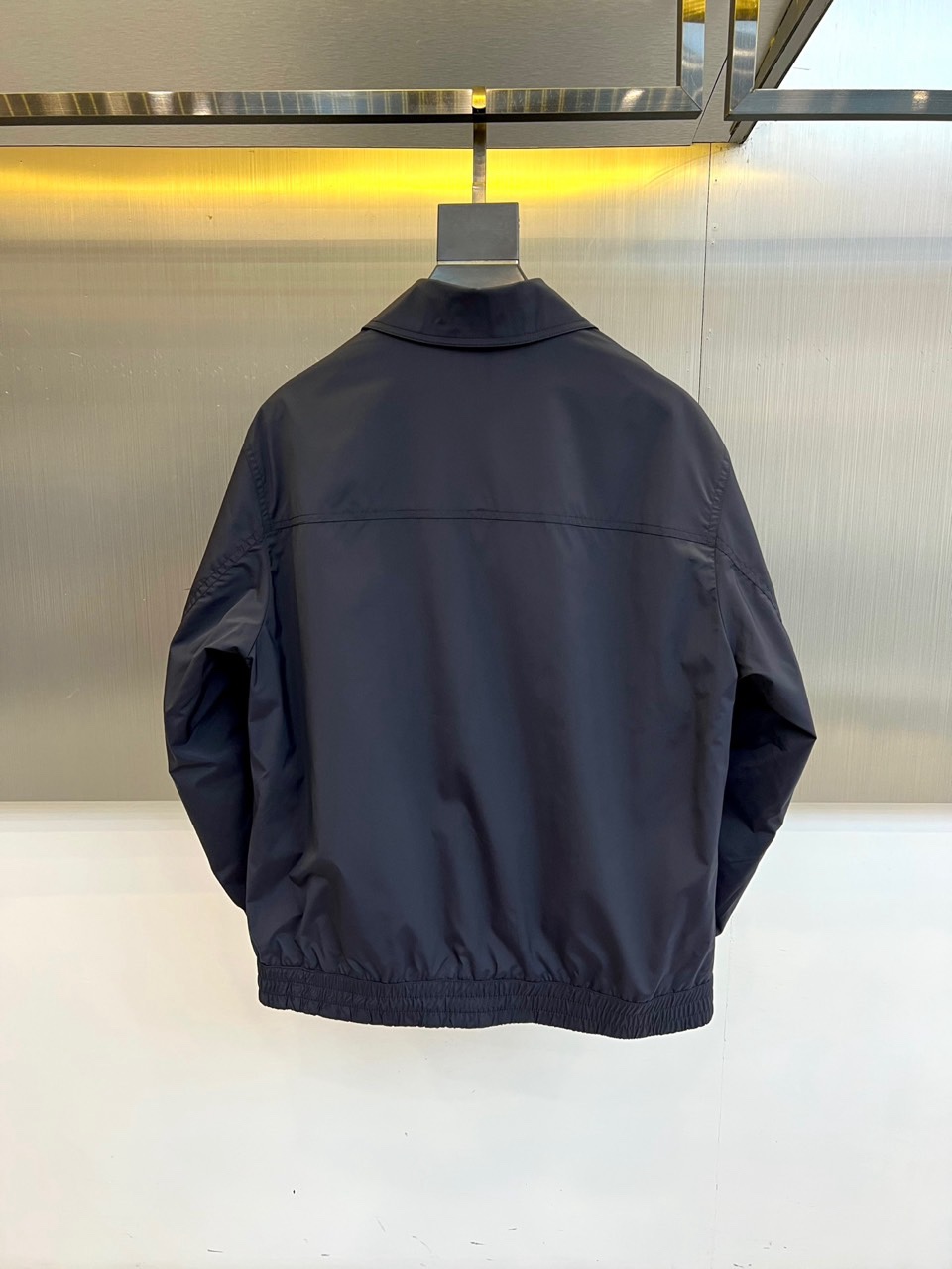 Brunello Cucinelli-BC，2026春夏新品醋酸夹克，以经典翻领与顺滑拉链开合设计，诠释