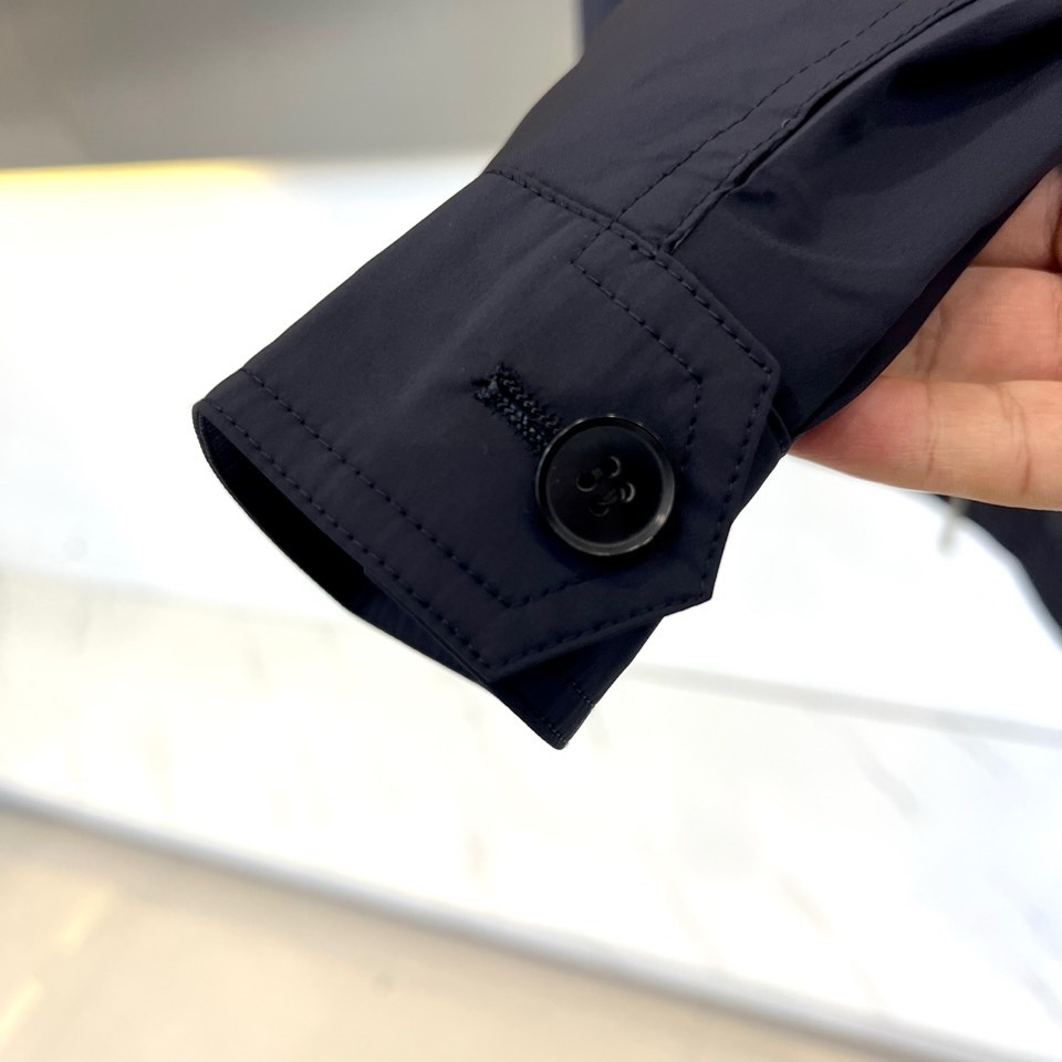 Brunello Cucinelli-BC，2026春夏新品醋酸夹克，以经典翻领与顺滑拉链开合设计，诠释