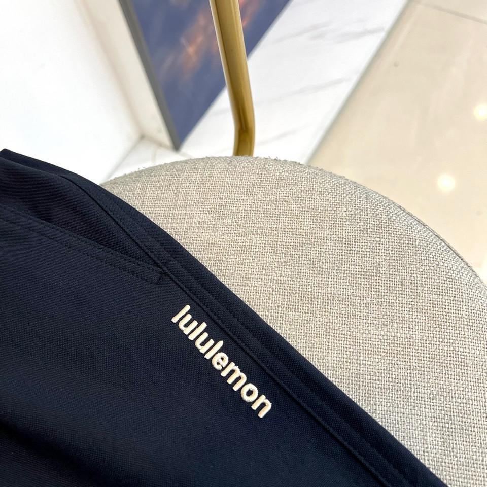 lululemon 露露、2026春夏新品休闲裤，以简约松弛感重塑日常穿搭！经典色调自带高级氛围，适配通
