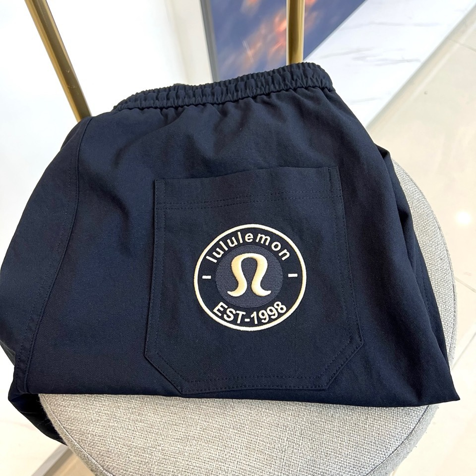 lululemon 露露、2026春夏新品休闲裤，以简约松弛感重塑日常穿搭！经典色调自带高级氛围，适配通