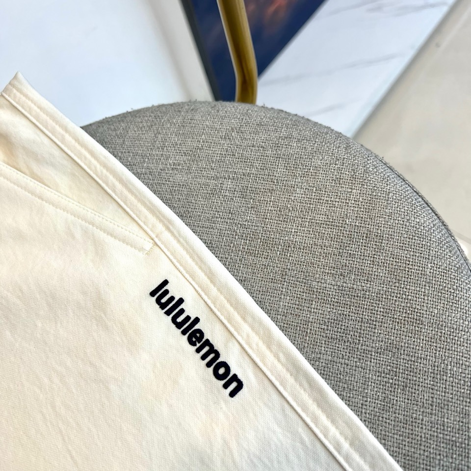 lululemon 露露、2026春夏新品休闲裤，以简约松弛感重塑日常穿搭！经典色调自带高级氛围，适配通
