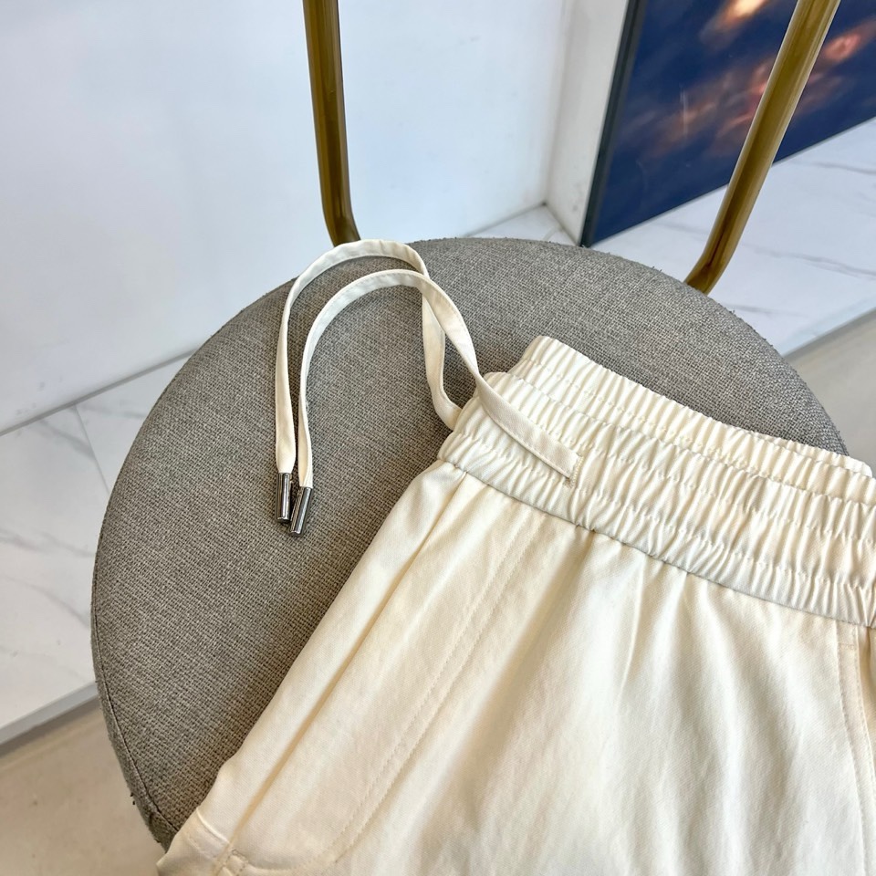lululemon 露露、2026春夏新品休闲裤，以简约松弛感重塑日常穿搭！经典色调自带高级氛围，适配通