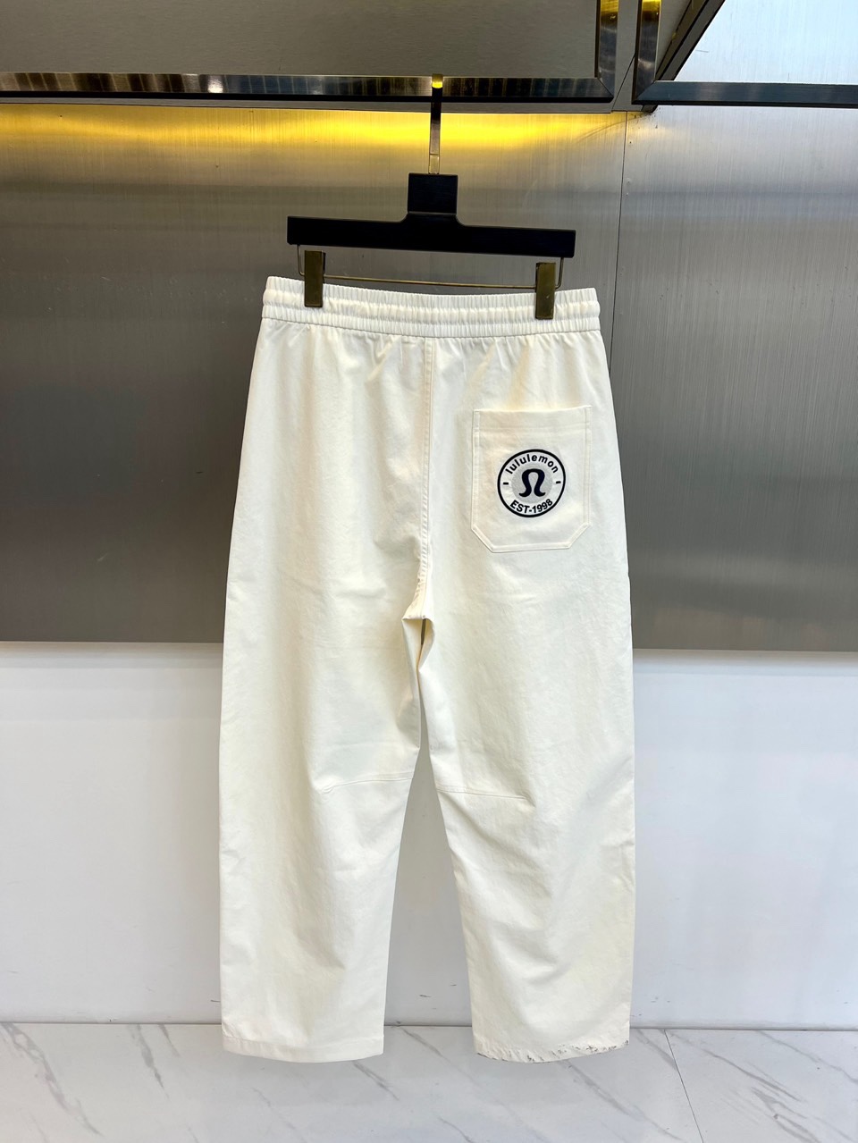 lululemon 露露、2026春夏新品休闲裤，以简约松弛感重塑日常穿搭！经典色调自带高级氛围，适配通