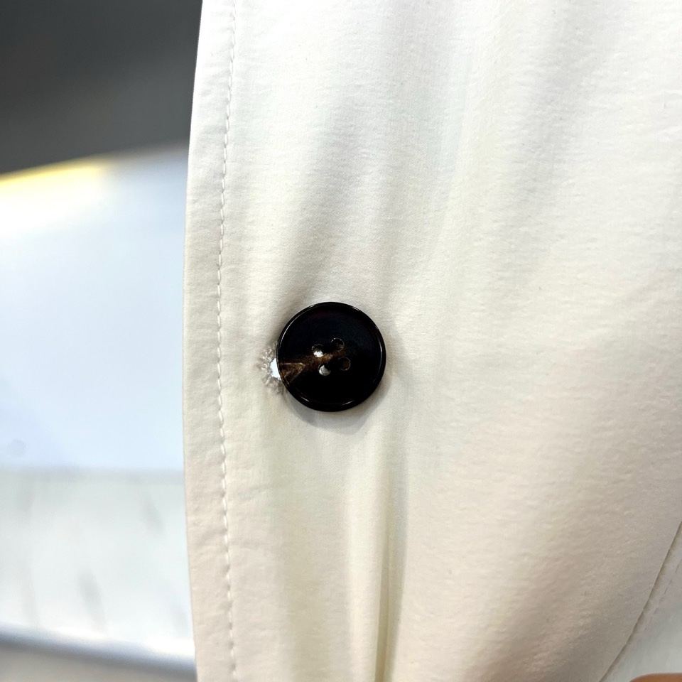 Brunello Cucinelli-2026春夏新品西装，以经典单排扣与利落平驳领剪裁，勾勒现代绅士的