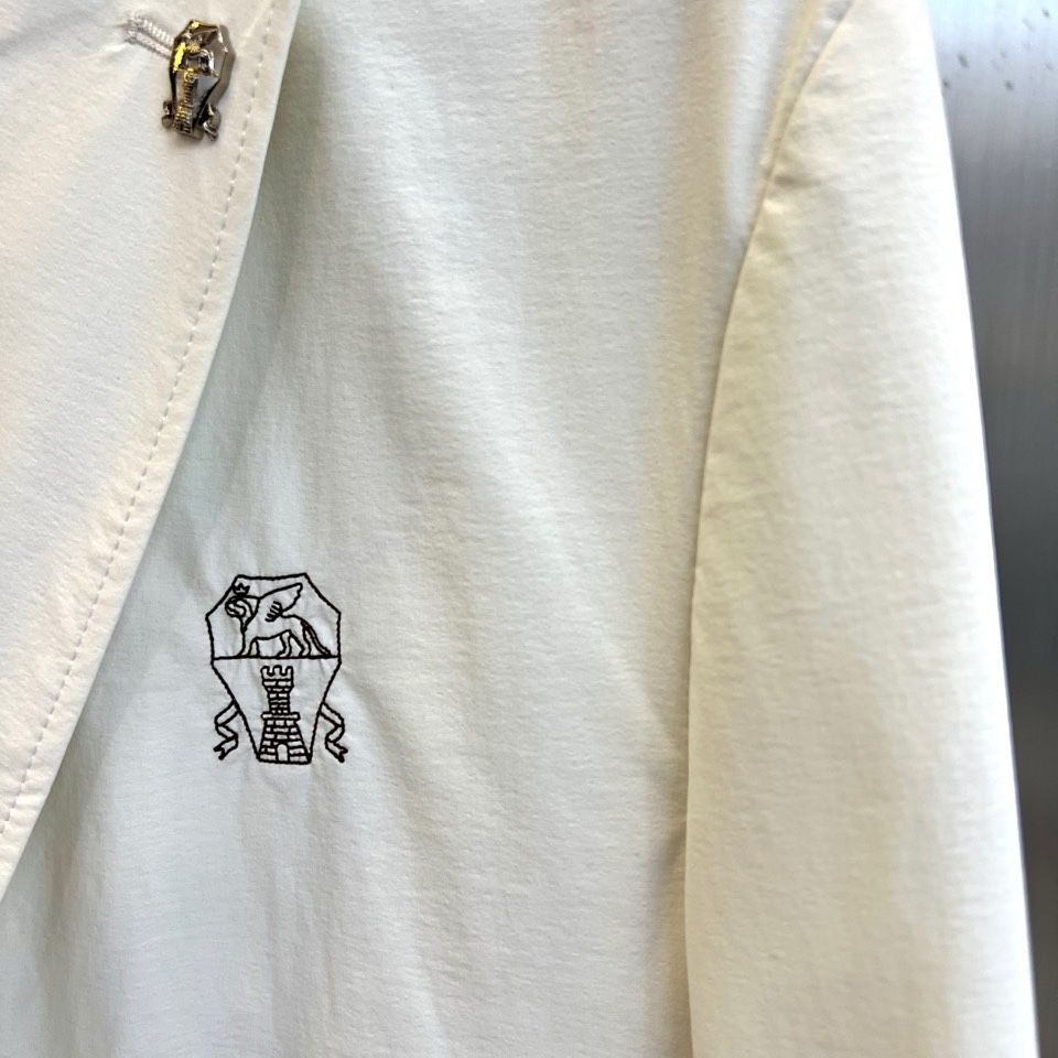 Brunello Cucinelli-2026春夏新品西装，以经典单排扣与利落平驳领剪裁，勾勒现代绅士的