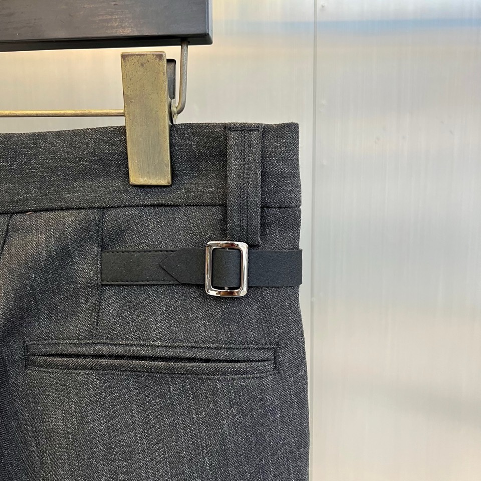 Brunello Cucinelli 2026春夏男士裤装，以精裁工艺诠释低调奢华。款式采用经典直筒版型