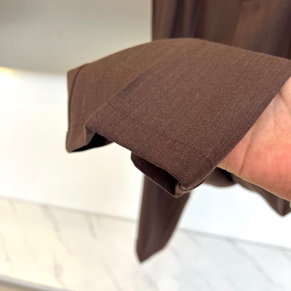Brunello Cucinelli 2026春夏男士裤装，以精裁工艺诠释低调奢华。款式采用经典直筒版型