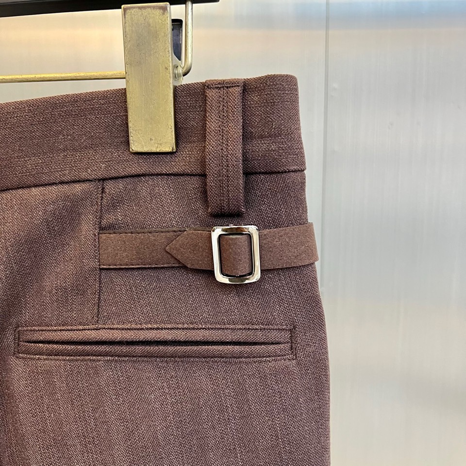 Brunello Cucinelli 2026春夏男士裤装，以精裁工艺诠释低调奢华。款式采用经典直筒版型