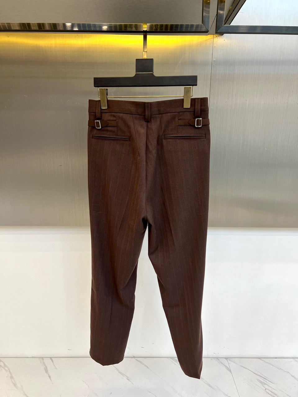 Brunello Cucinelli 2026春夏男士裤装，以精裁工艺诠释低调奢华。款式采用经典直筒版型