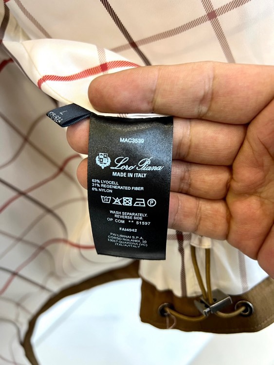 Loro Piana诺悠翩雅、2026春夏新品夹克，以意大利顶级工艺重塑日常奢华。立领拉链设计简约利落，