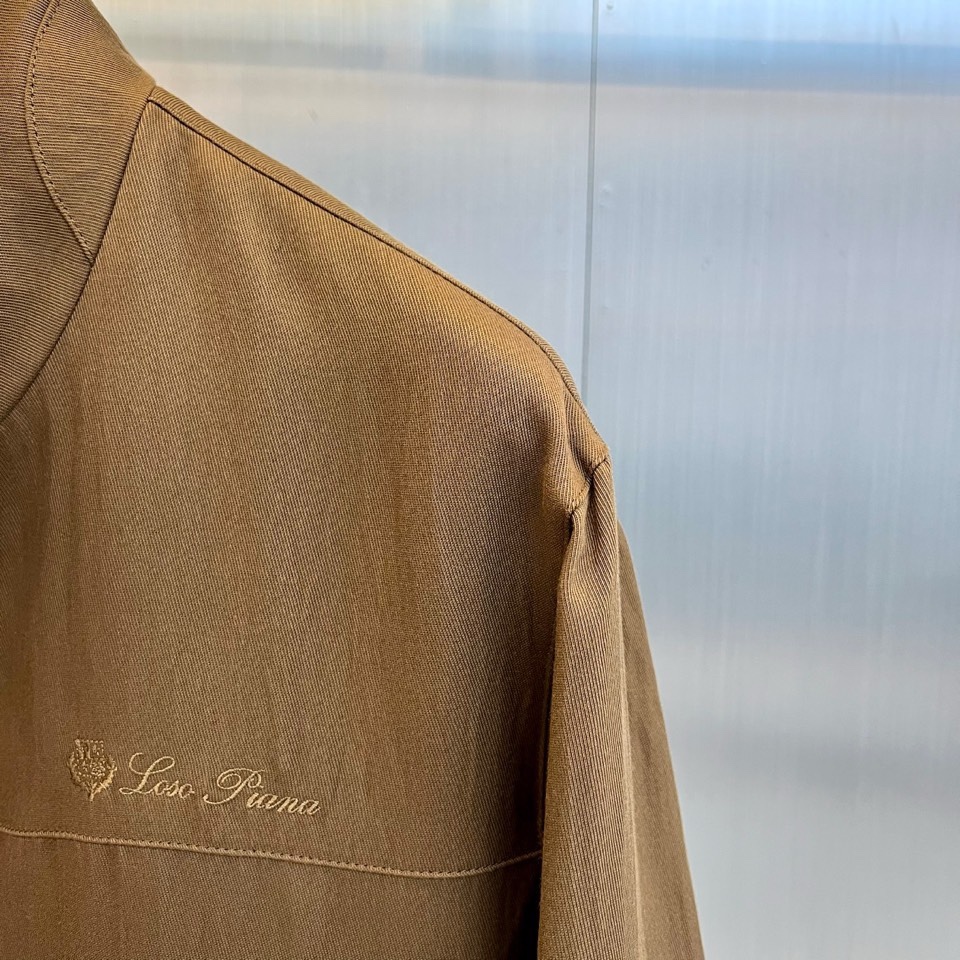 Loro Piana诺悠翩雅、2026春夏新品夹克，以意大利顶级工艺重塑日常奢华。立领拉链设计简约利落，