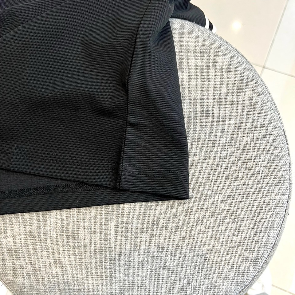 Prad普拉达、2026春夏新品短袖翻领Polo衫，以48%棉+39%聚酯纤维+5%亚麻+5%氨纶+3%