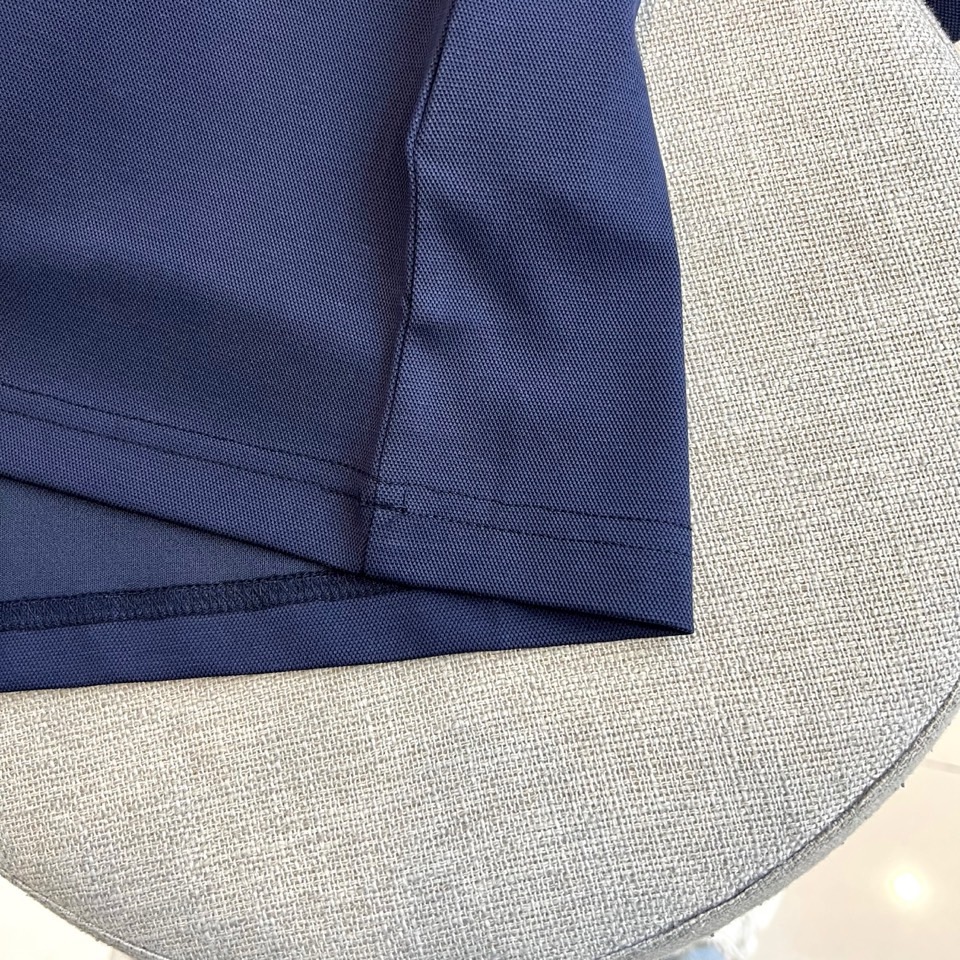 Prad普拉达、2026春夏新品短袖翻领Polo衫，以48%棉+39%聚酯纤维+5%亚麻+5%氨纶+3%