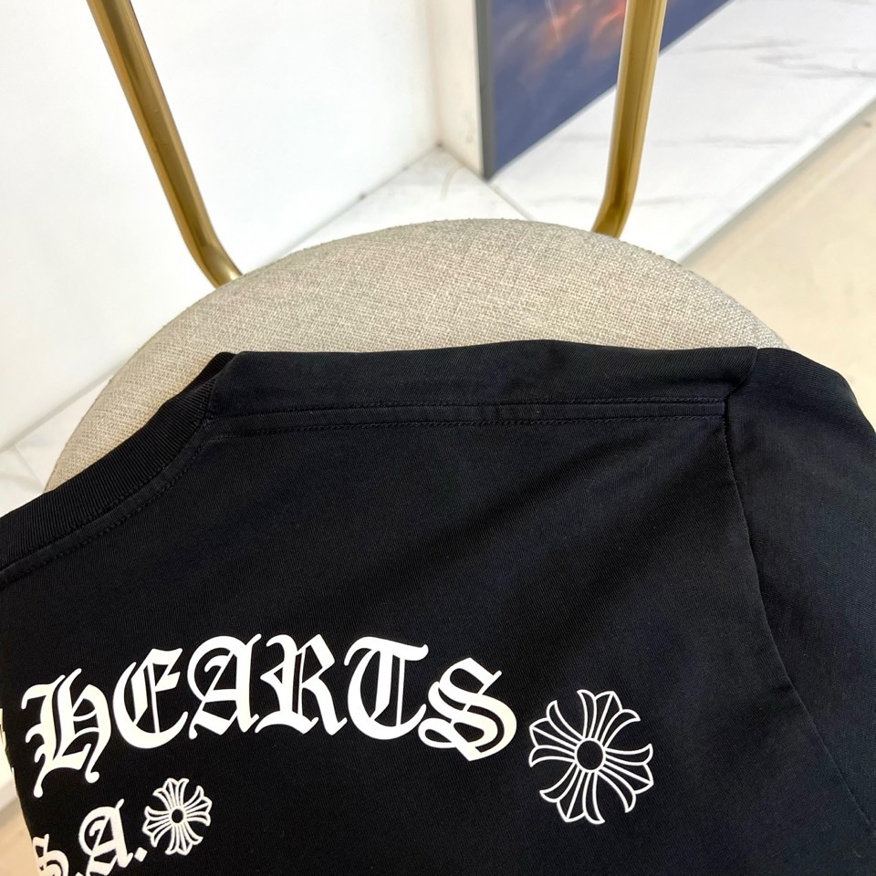 Chrome Herad克罗心、2026春夏新品简约风圆领短袖T恤，纯净底色，打造高级百搭的衣橱刚需。版