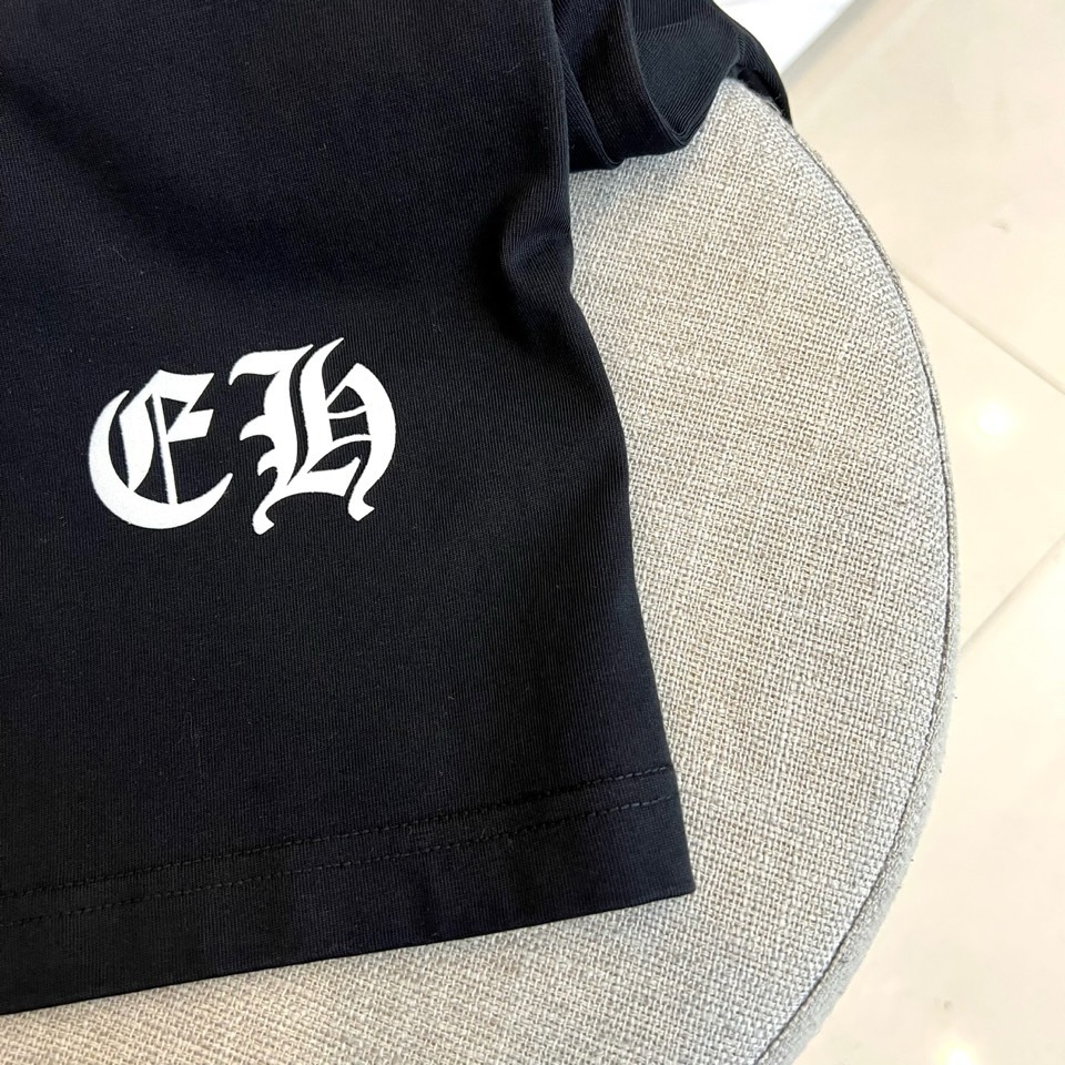 Chrome Herad克罗心、2026春夏新品简约风圆领短袖T恤，纯净底色，打造高级百搭的衣橱刚需。版