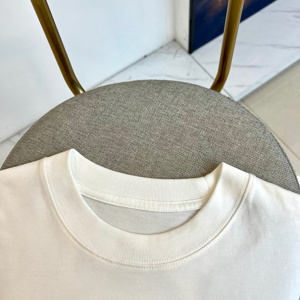 Chrome Herad克罗心、2026春夏新品简约风圆领短袖T恤，纯净底色，打造高级百搭的衣橱刚需。版