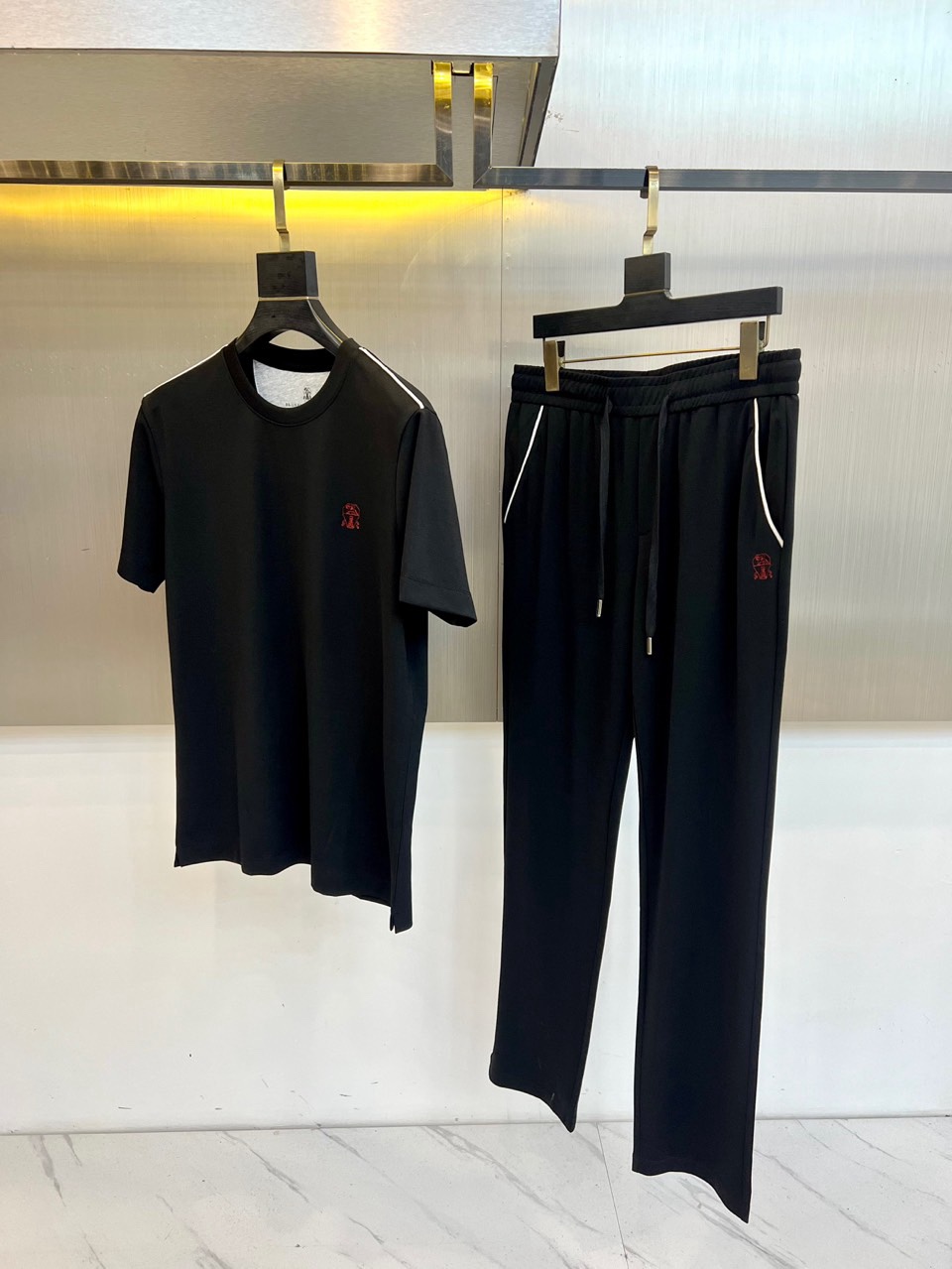 Brunello Cucinelli-BC、2026春夏新品休闲套装，以简约高级的色调诠释轻奢运动风尚。