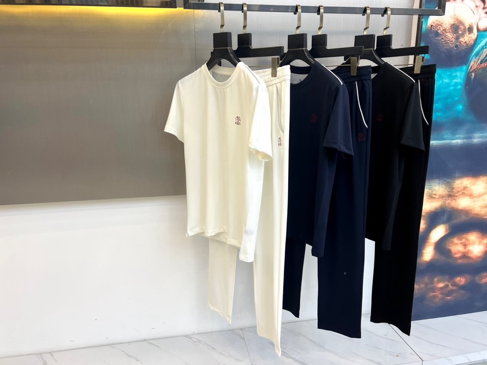 Brunello Cucinelli-BC、2026春夏新品休闲套装，以简约高级的色调诠释轻奢运动风尚。