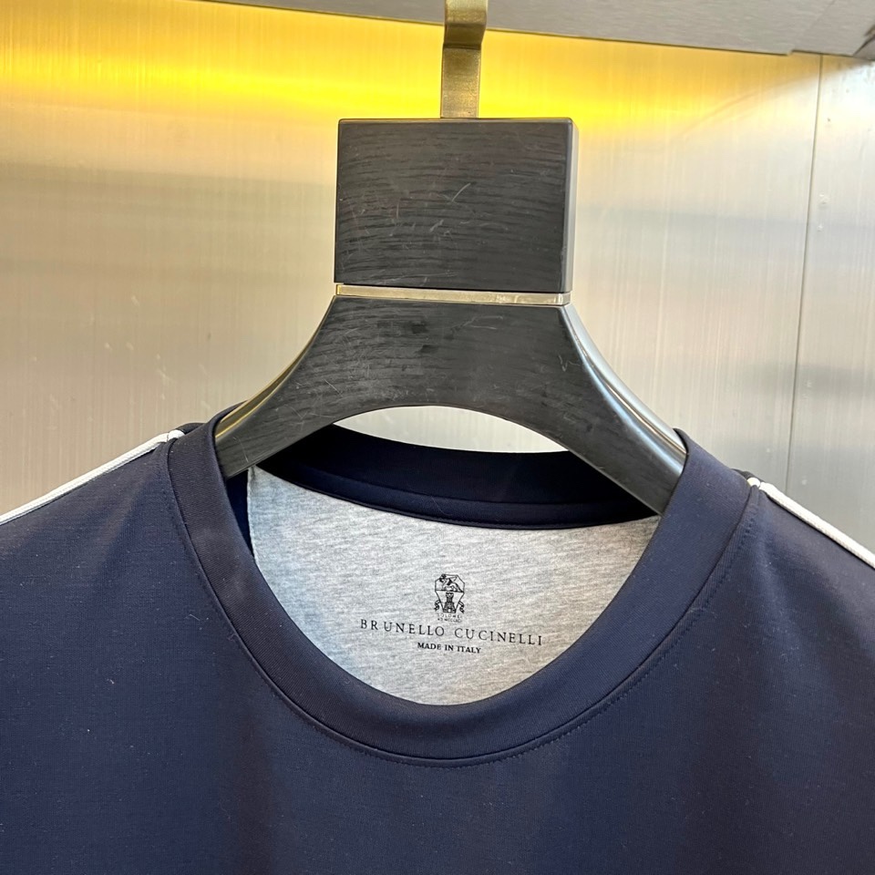 Brunello Cucinelli-BC、2026春夏新品休闲套装，以简约高级的色调诠释轻奢运动风尚。