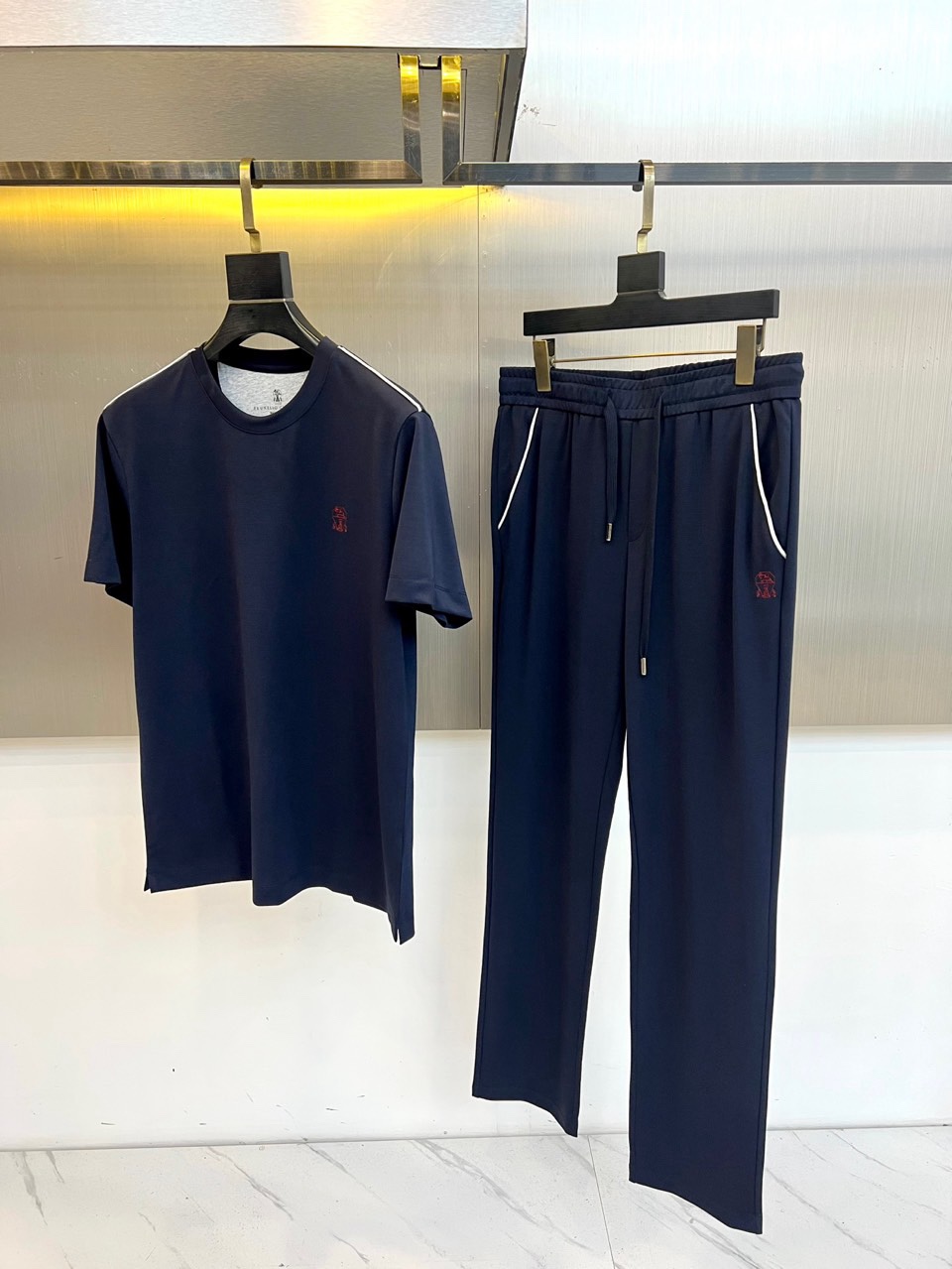 Brunello Cucinelli-BC、2026春夏新品休闲套装，以简约高级的色调诠释轻奢运动风尚。