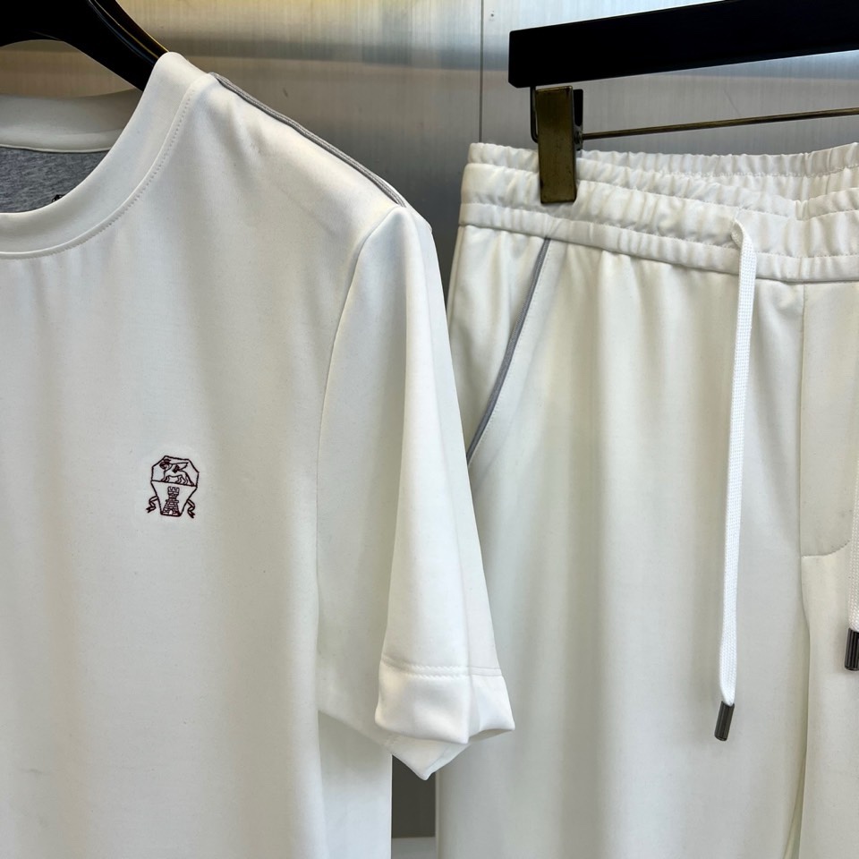 Brunello Cucinelli-BC、2026春夏新品休闲套装，以简约高级的色调诠释轻奢运动风尚。