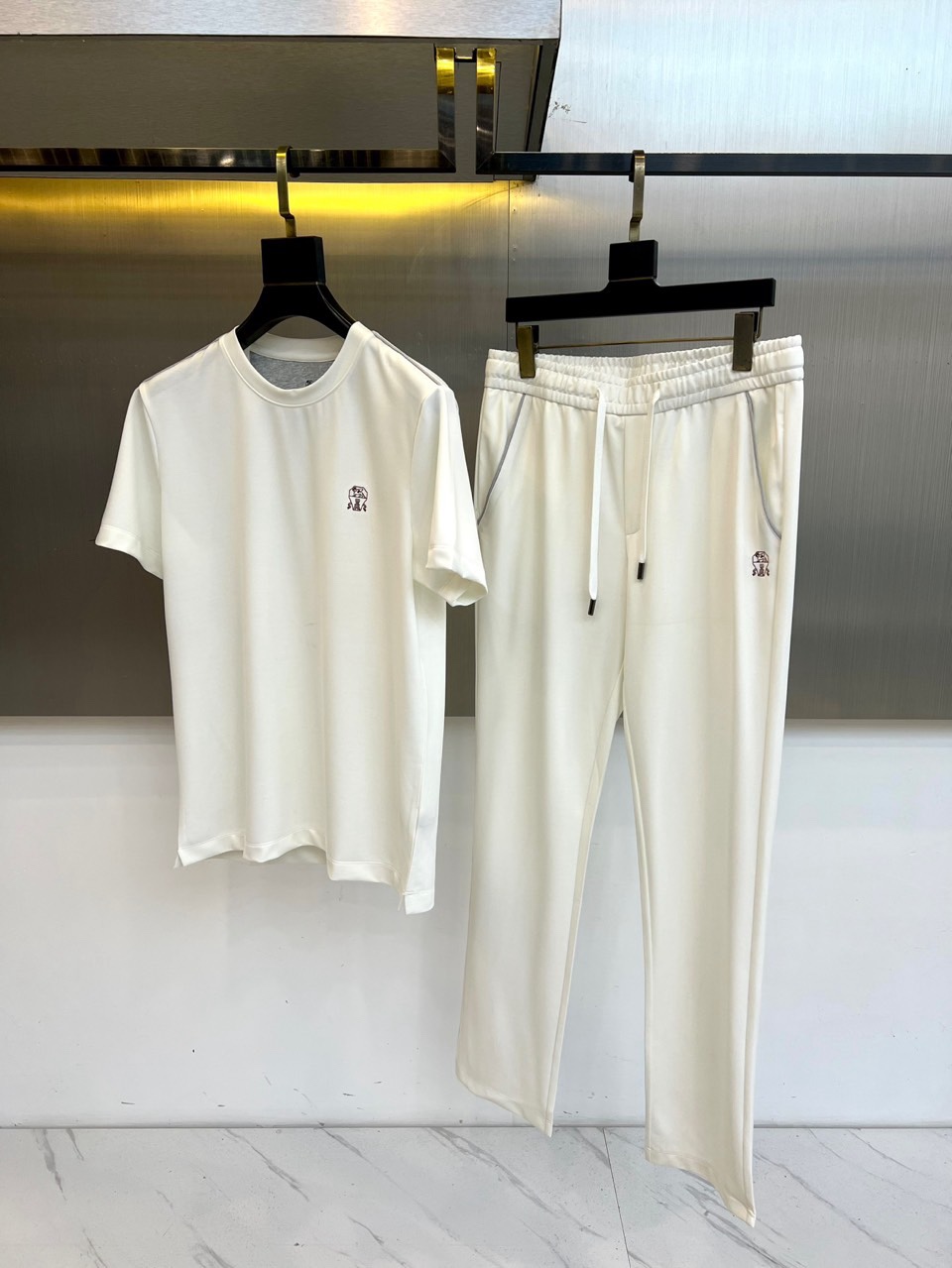 Brunello Cucinelli-BC、2026春夏新品休闲套装，以简约高级的色调诠释轻奢运动风尚。