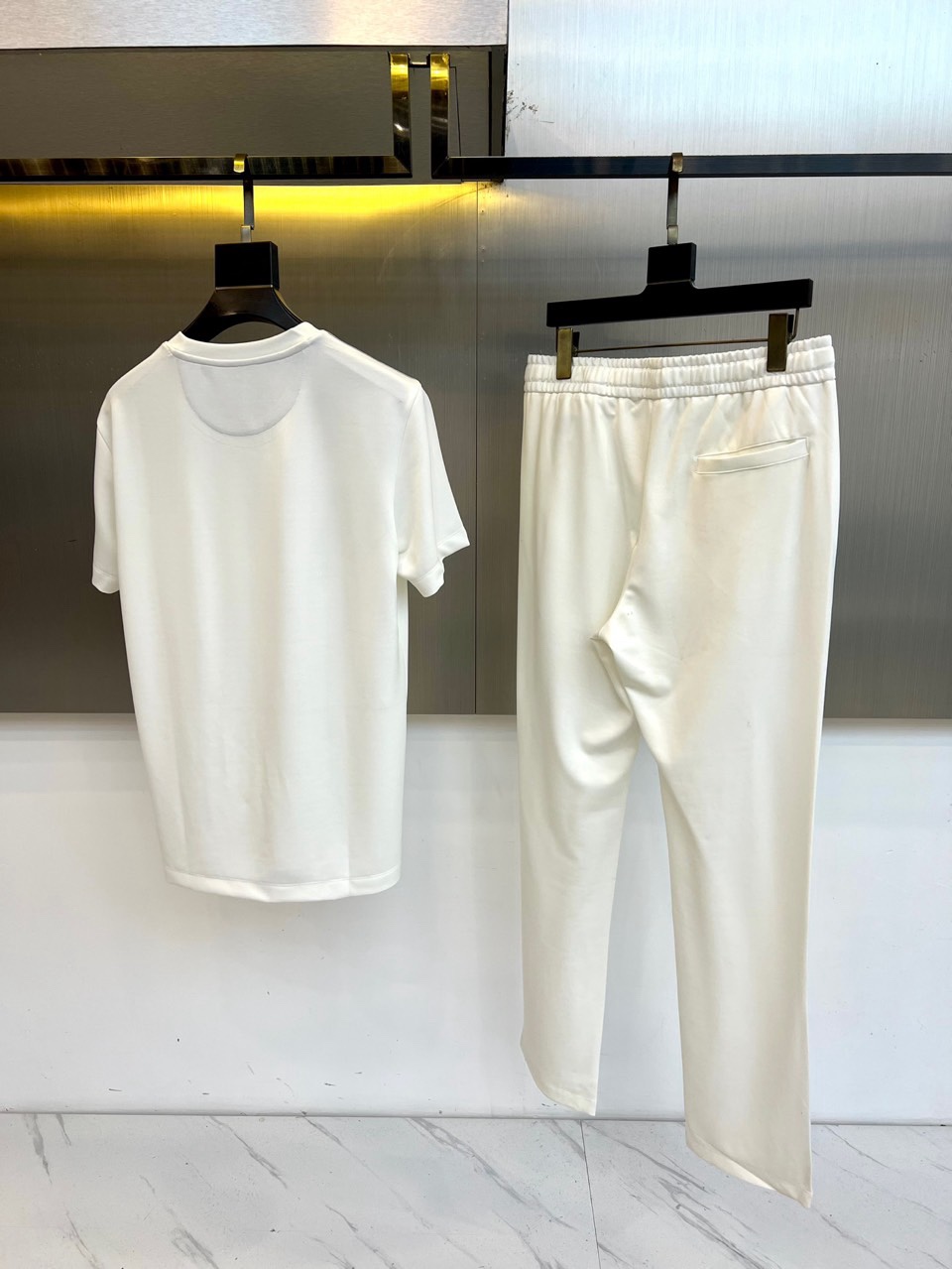 Brunello Cucinelli-BC、2026春夏新品休闲套装，以简约高级的色调诠释轻奢运动风尚。