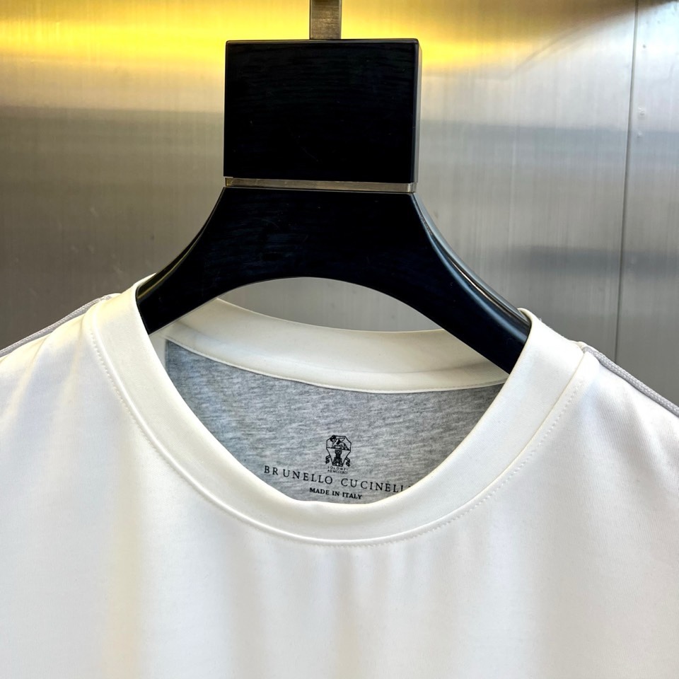 Brunello Cucinelli-BC、2026春夏新品休闲套装，以简约高级的色调诠释轻奢运动风尚。