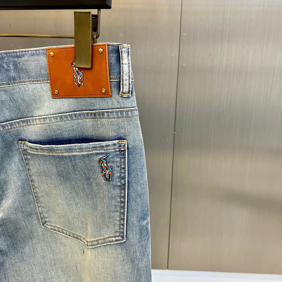 Polo RaLoro pianah Lauren、2026春夏新品牛仔裤，以经典五袋设计融合标志性细节