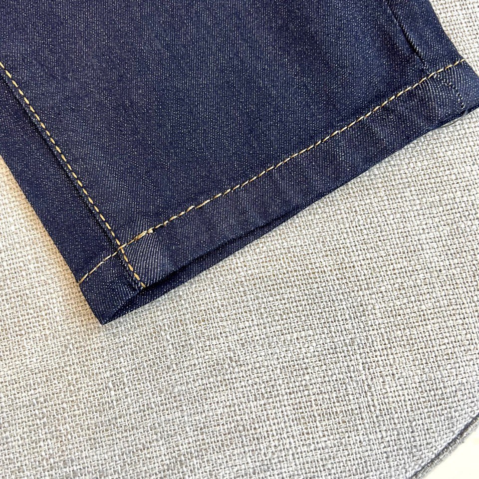 H爱马仕、2026春夏新品牛仔裤，以经典丹宁重塑轻奢日常。原色面料保留牛仔原始质感，搭配明线勾勒口袋与腰