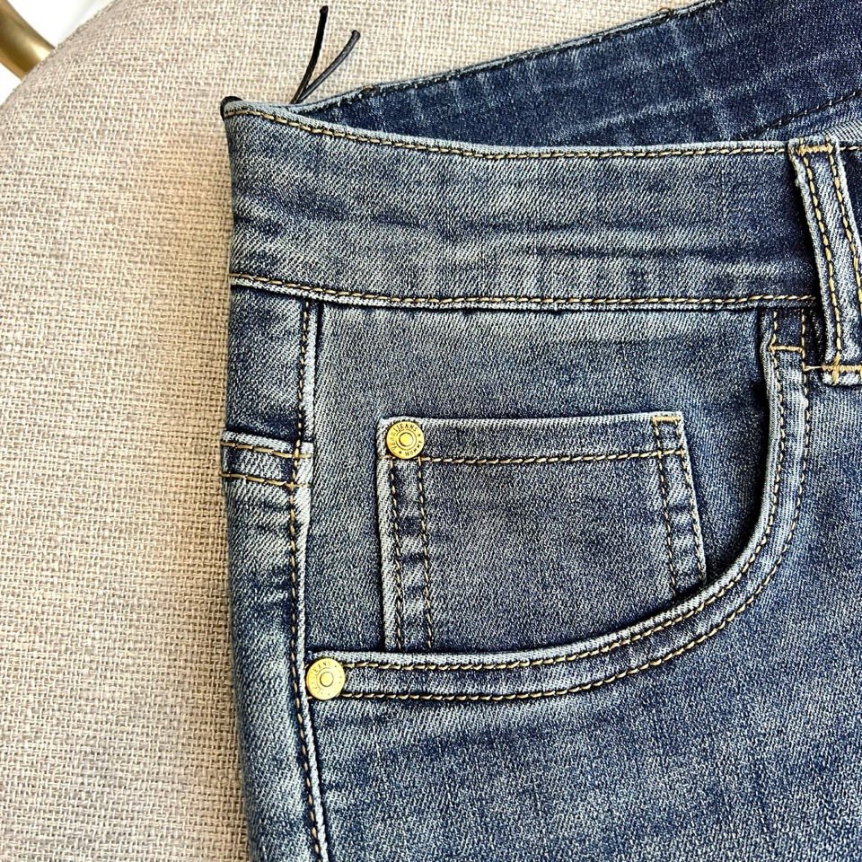 H爱马仕、2026春夏新品牛仔裤，采用65%棉+31%聚酯纤维+3%粘胶+1%氨纶的面料，柔软亲肤又带弹