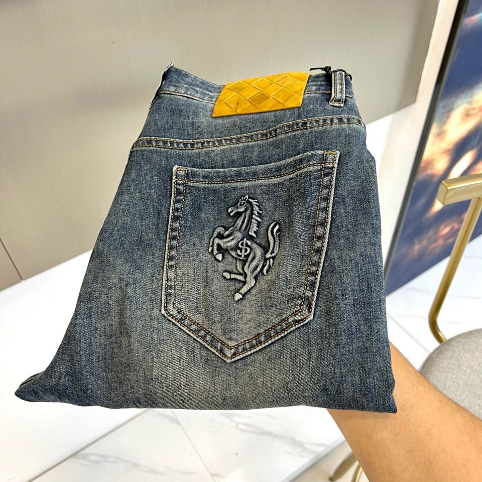 H爱马仕、2026春夏新品牛仔裤，采用65%棉+31%聚酯纤维+3%粘胶+1%氨纶的面料，柔软亲肤又带弹