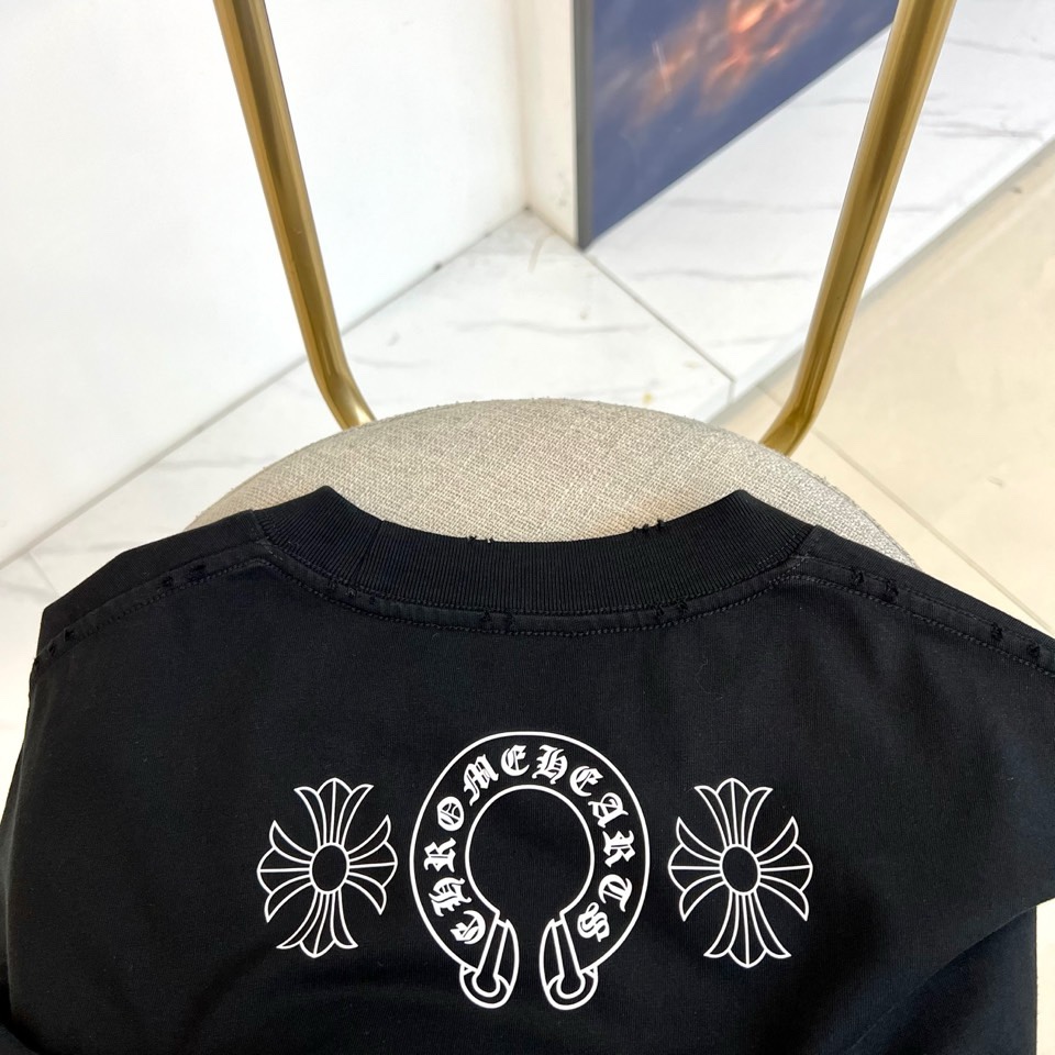 Chrome Herad克罗心、2026春夏新品重磅登场！100%纯棉面料，经典刺绣T恤，以极简纯色为底