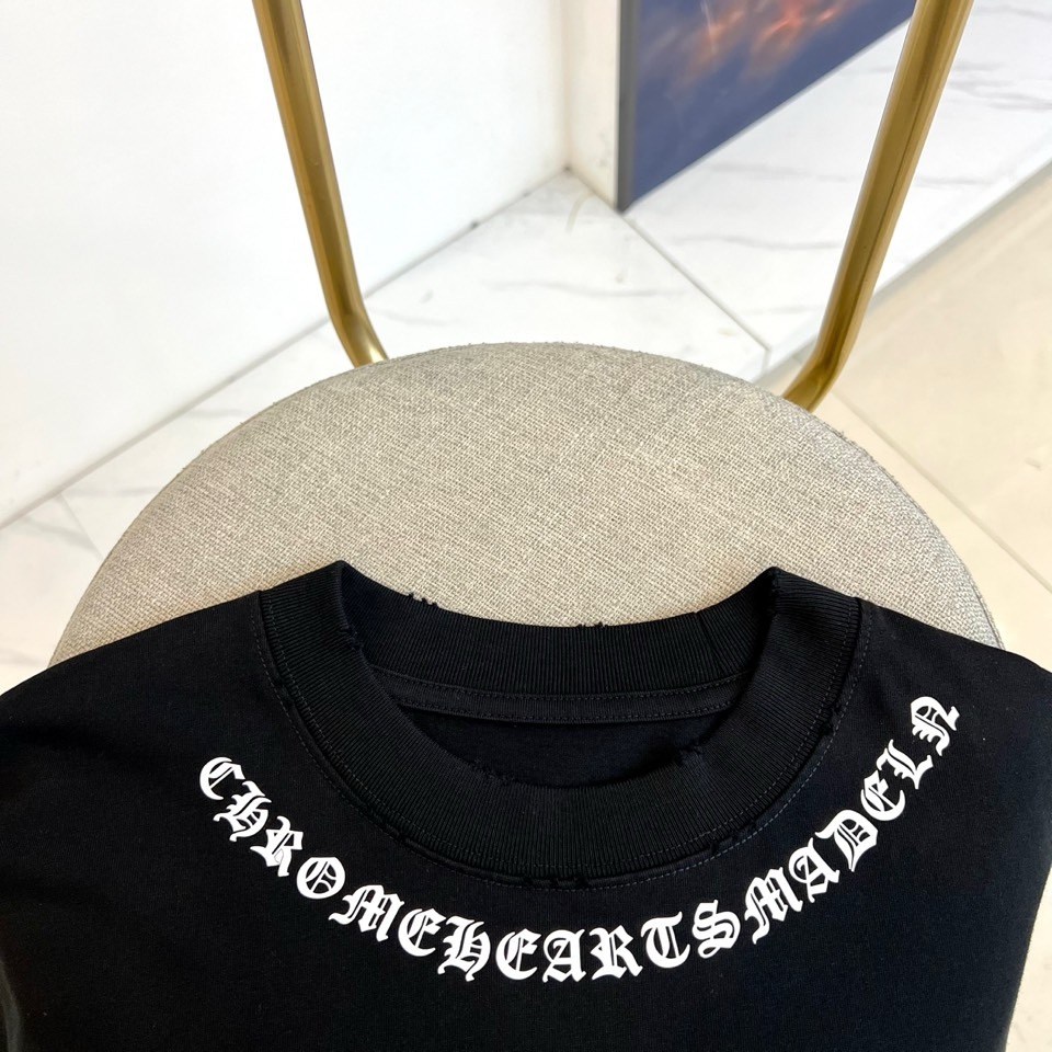 Chrome Herad克罗心、2026春夏新品重磅登场！100%纯棉面料，经典刺绣T恤，以极简纯色为底