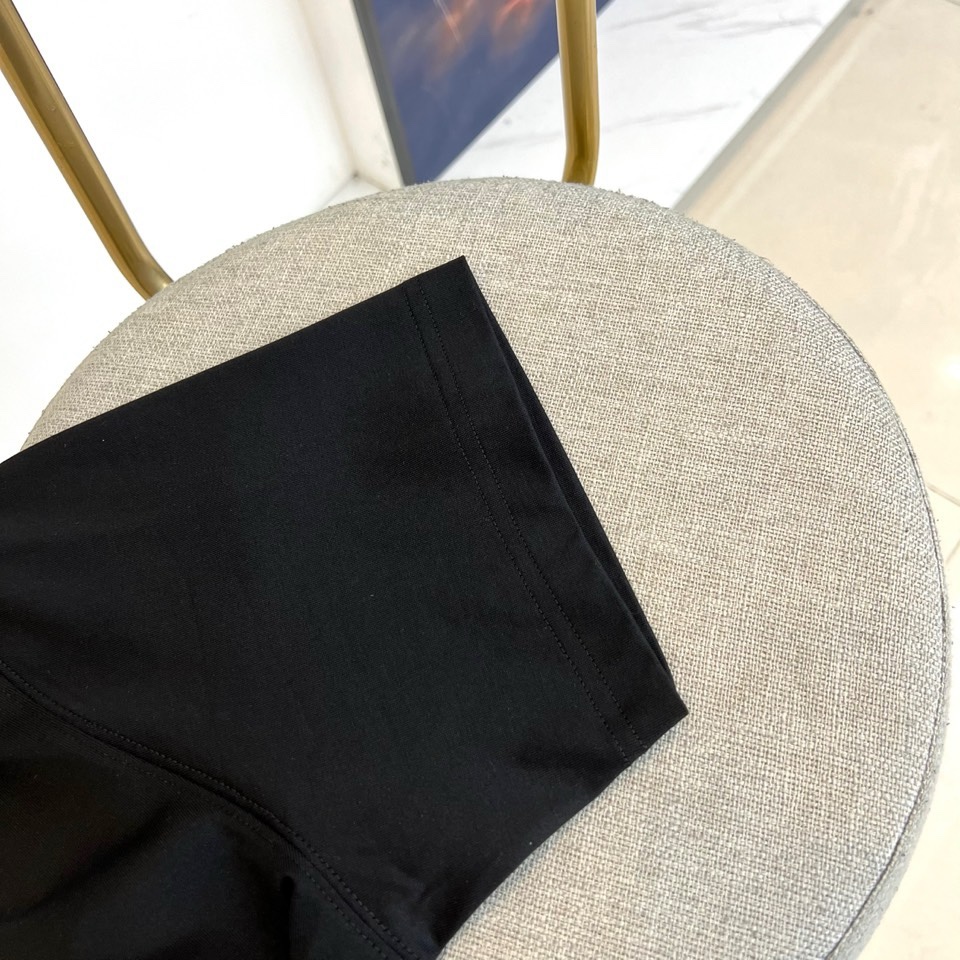 Bur巴宝莉、2026春夏新品骑士刺绣T恤，采用纯棉材质，柔软透气，夏天穿超舒服！胸前骑士图案+品牌字母