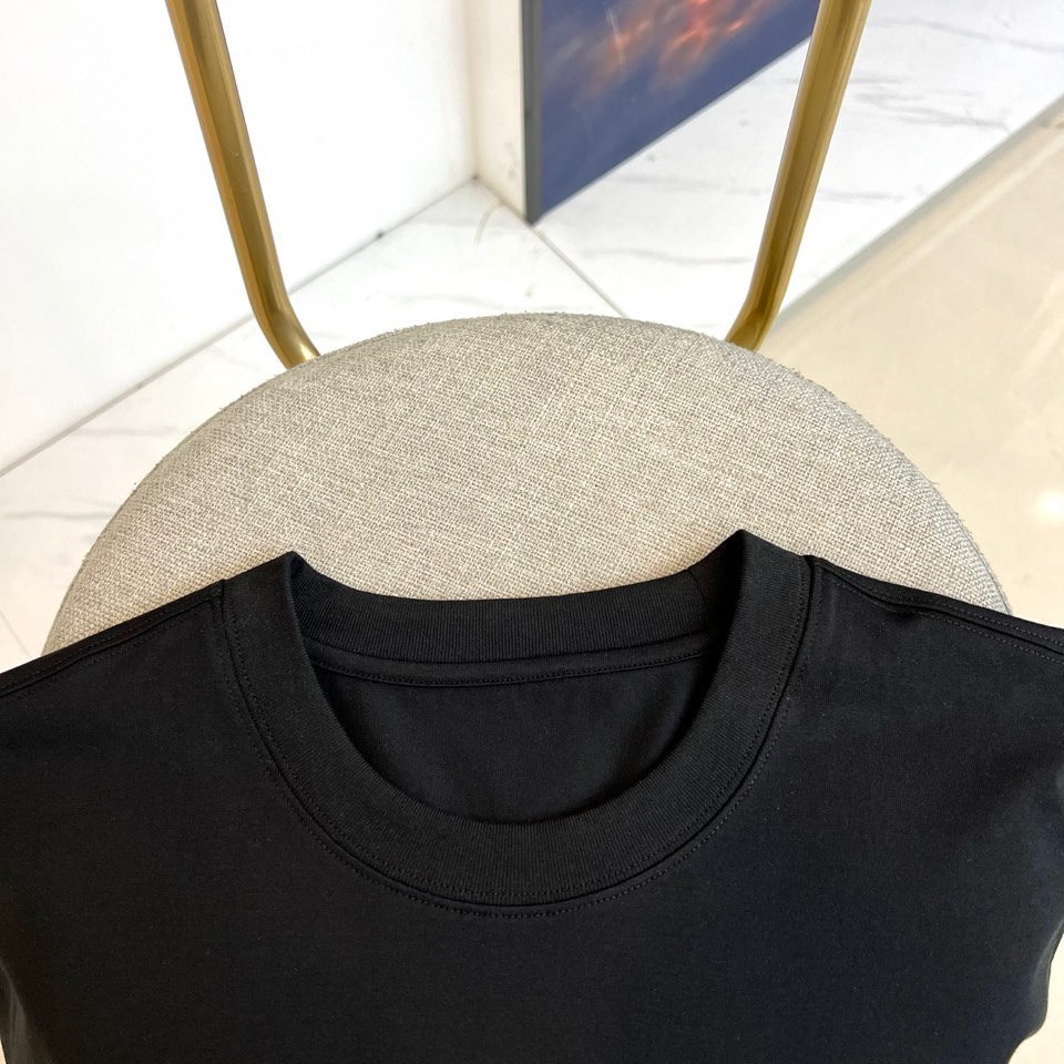 Bur巴宝莉、2026春夏新品骑士刺绣T恤，采用纯棉材质，柔软透气，夏天穿超舒服！胸前骑士图案+品牌字母