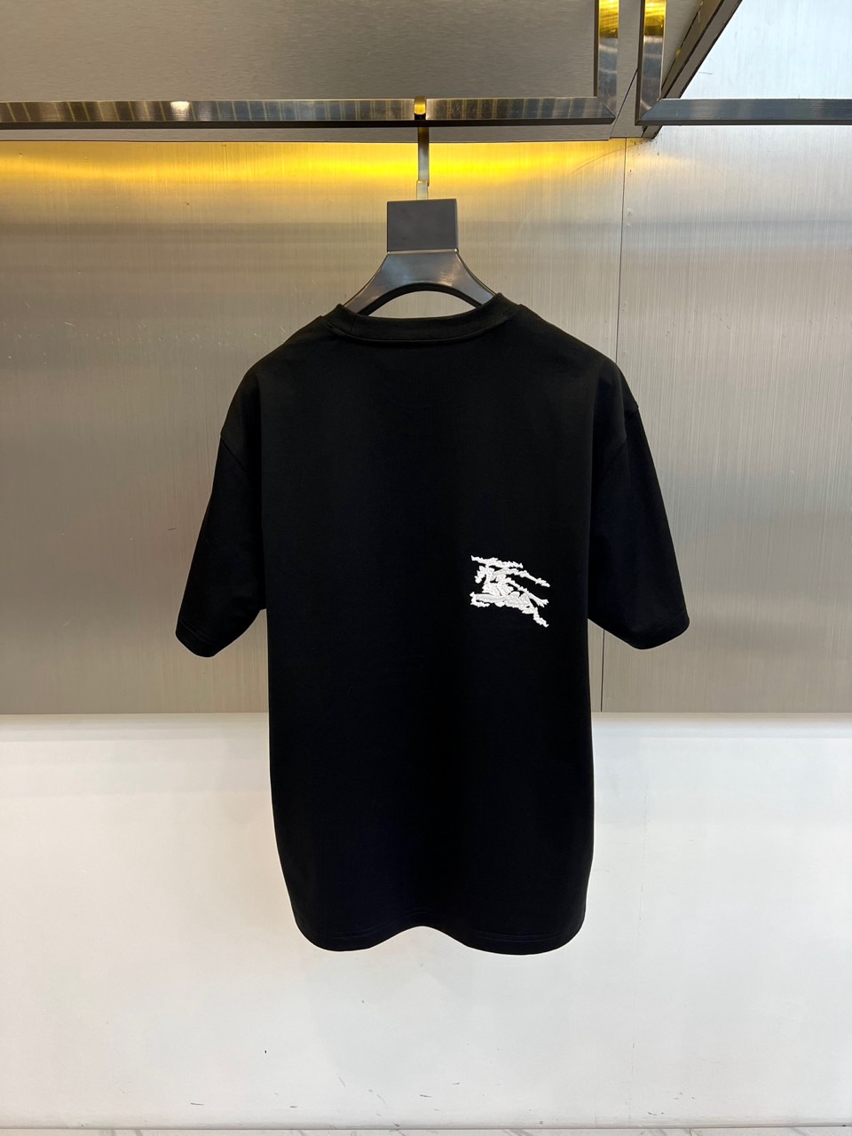 Bur巴宝莉、2026春夏新品骑士刺绣T恤，采用纯棉材质，柔软透气，夏天穿超舒服！胸前骑士图案+品牌字母