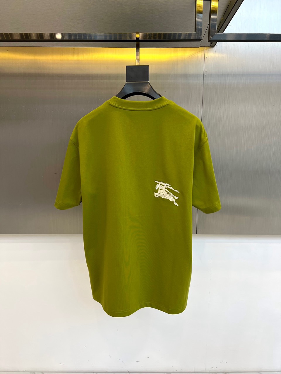 Bur巴宝莉、2026春夏新品骑士刺绣T恤，采用纯棉材质，柔软透气，夏天穿超舒服！胸前骑士图案+品牌字母