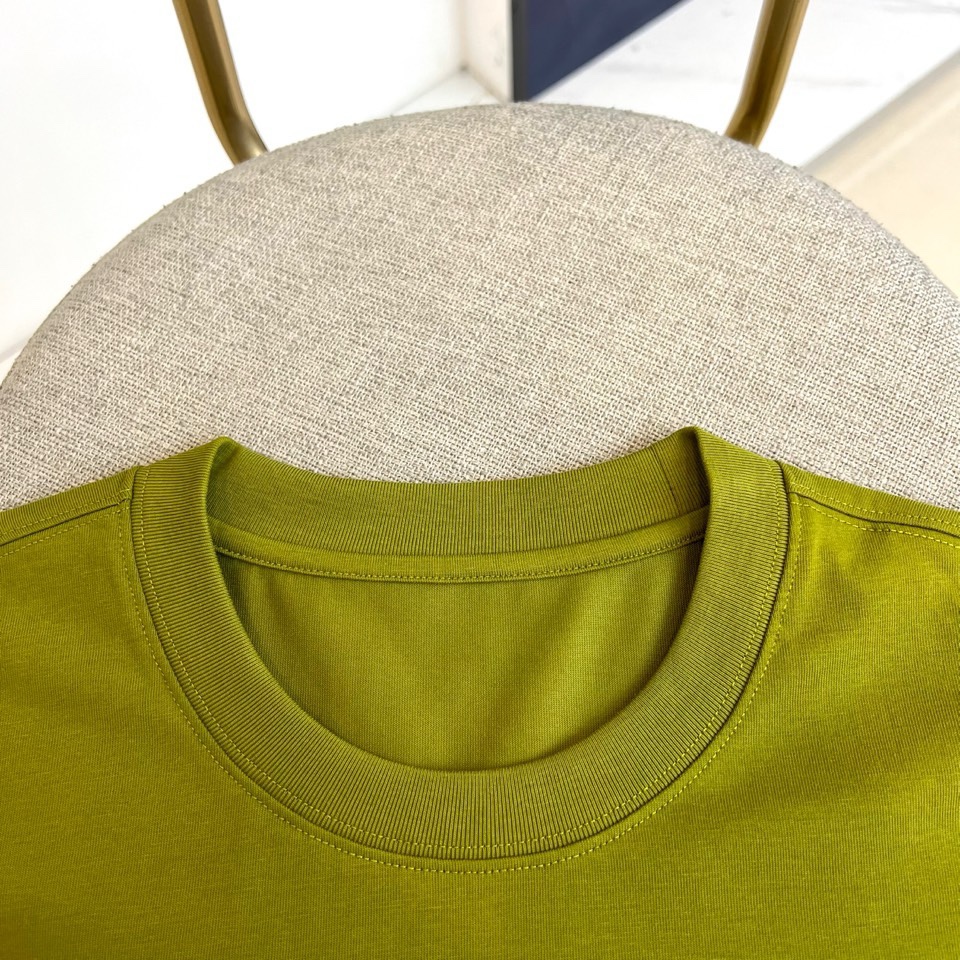 Bur巴宝莉、2026春夏新品骑士刺绣T恤，采用纯棉材质，柔软透气，夏天穿超舒服！胸前骑士图案+品牌字母