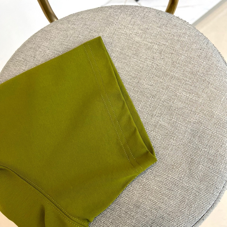 Bur巴宝莉、2026春夏新品骑士刺绣T恤，采用纯棉材质，柔软透气，夏天穿超舒服！胸前骑士图案+品牌字母