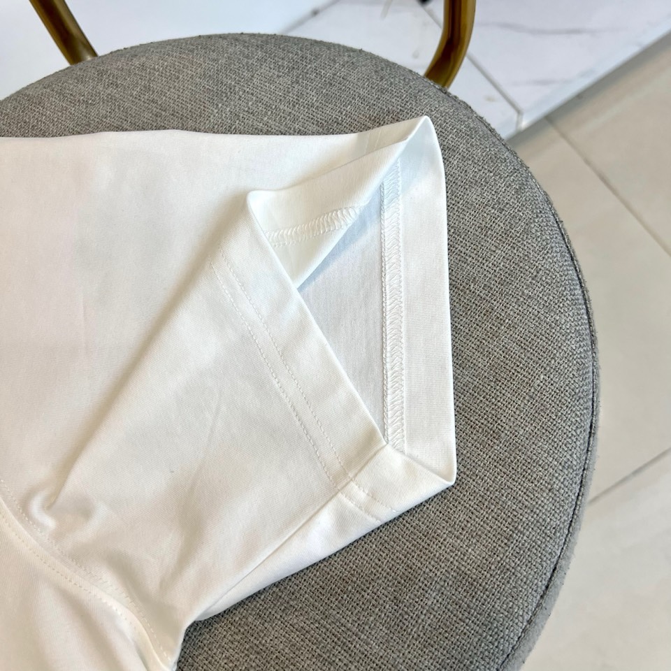 Bur巴宝莉、2026春夏新品骑士刺绣T恤，采用纯棉材质，柔软透气，夏天穿超舒服！胸前骑士图案+品牌字母