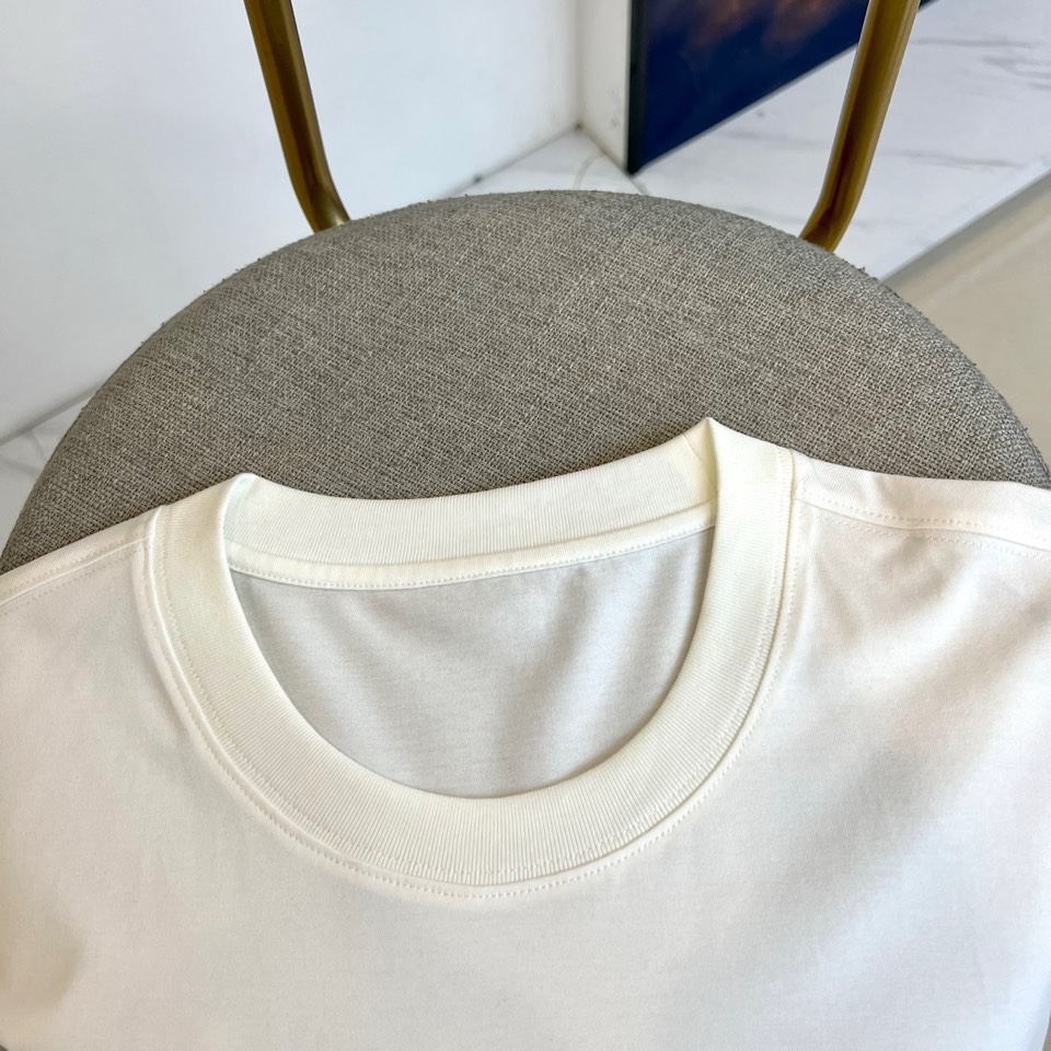 Bur巴宝莉、2026春夏新品骑士刺绣T恤，采用纯棉材质，柔软透气，夏天穿超舒服！胸前骑士图案+品牌字母