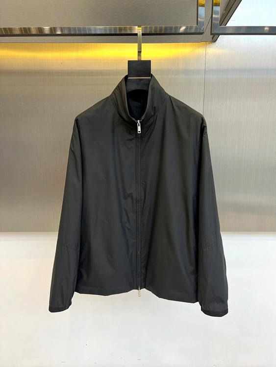 Prad普拉达、2026春夏新品夹克，经典款，立领设计利落有型，全拉链门襟简约大气，修身剪裁贴合身形又不