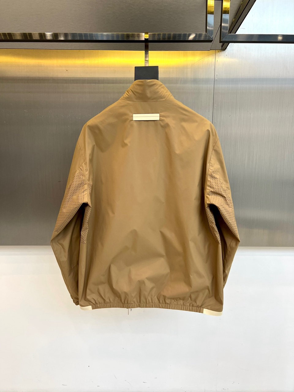 Prad普拉达、2026春夏新品夹克，经典款，立领设计利落有型，全拉链门襟简约大气，修身剪裁贴合身形又不