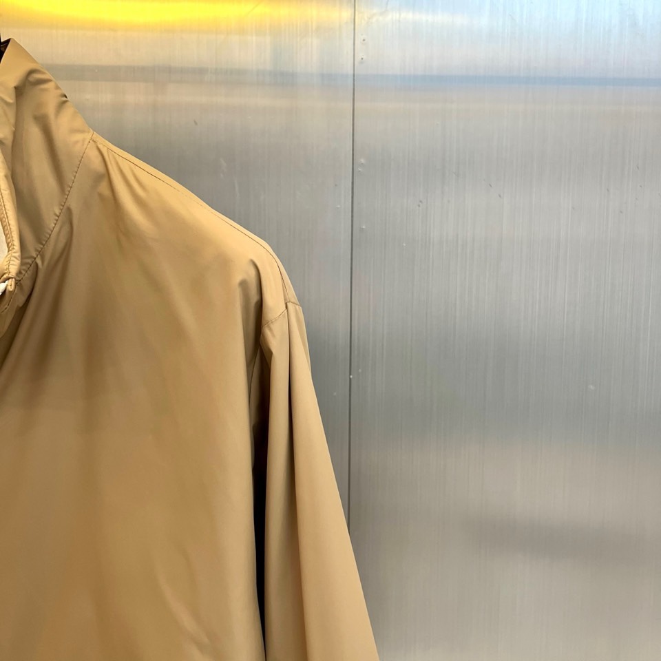 Prad普拉达、2026春夏新品夹克，经典款，立领设计利落有型，全拉链门襟简约大气，修身剪裁贴合身形又不