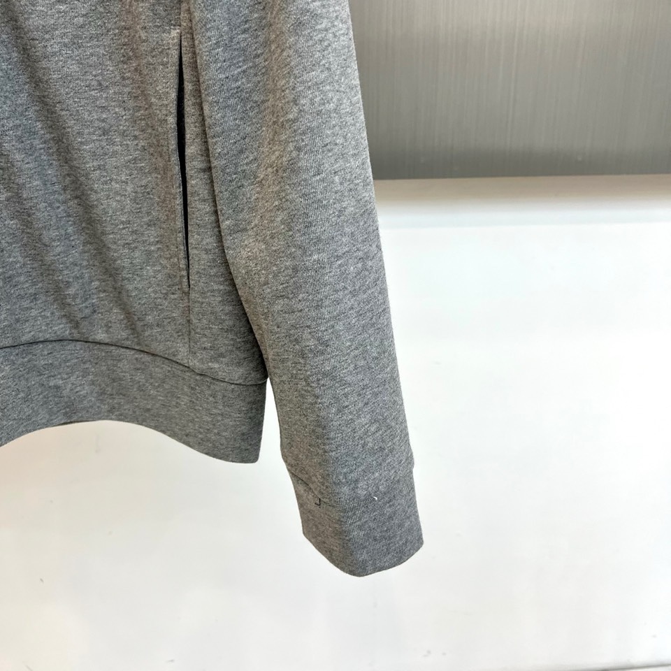 Mon蒙口、2026春夏新品连帽拉链夹克，色调柔和百搭，诠释简约休闲风尚。全棉面料100%棉，透气亲肤，