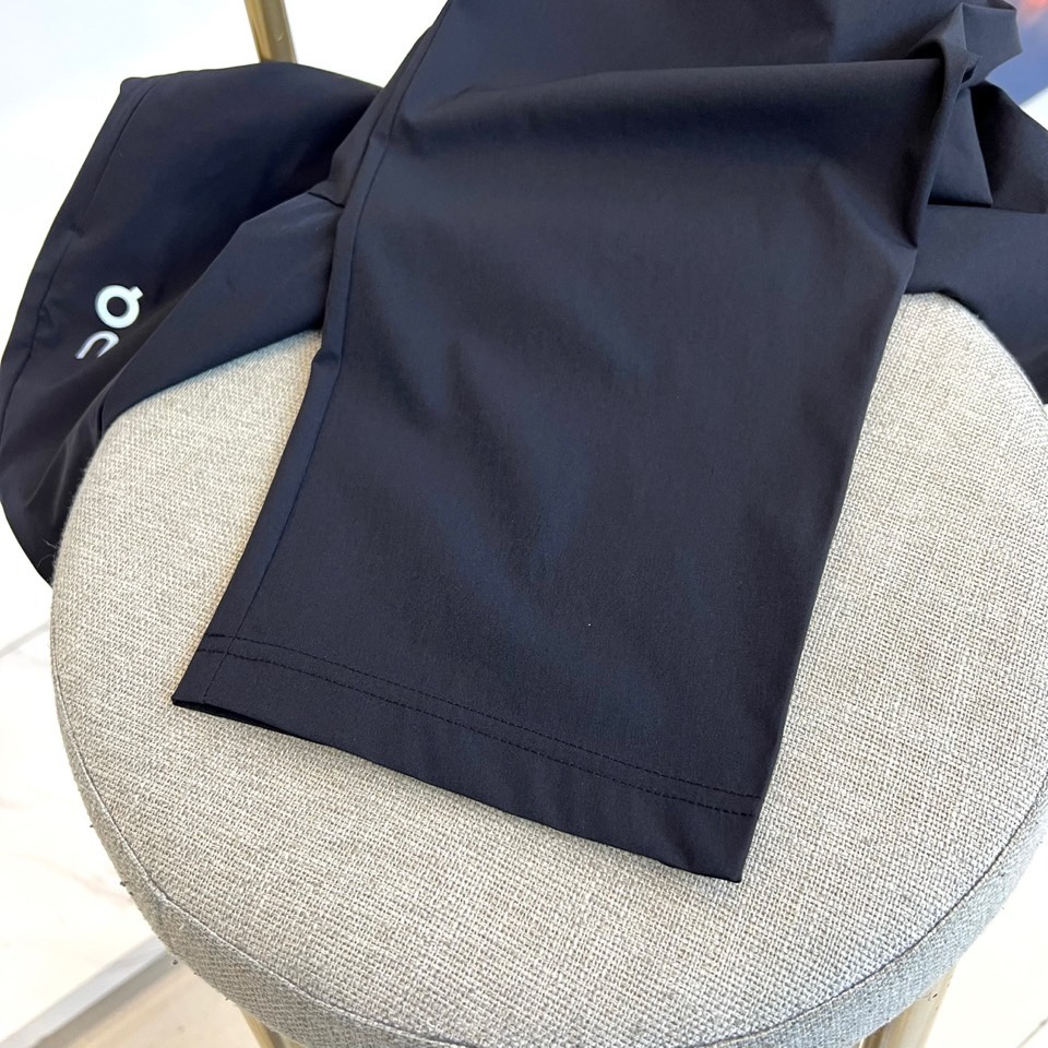 on昂跑、2026春夏新品休闲裤，以运动潮流为设计内核，融合都市休闲与轻运动基因。色调经典百搭，适配通勤