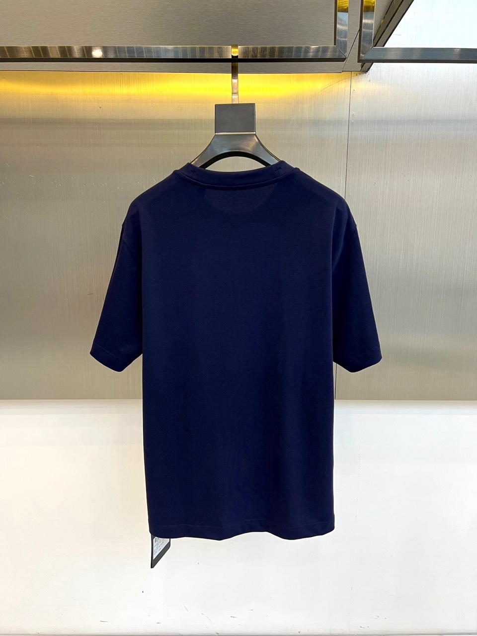 Bur巴宝莉、2026春夏新品短袖T恤，以100%纯棉面料打造，柔软亲肤、透气吸汗，经典圆领简约大气，宽